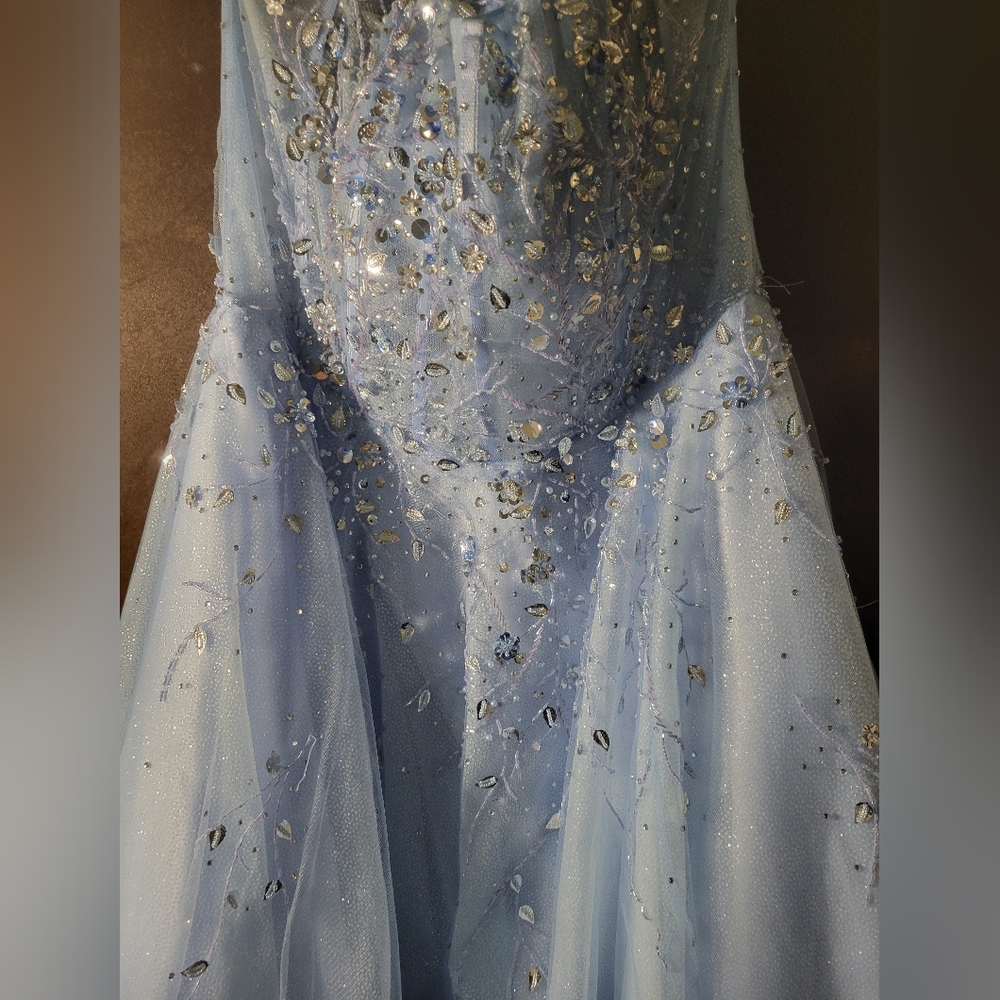 Dress - Picture 2 of 5